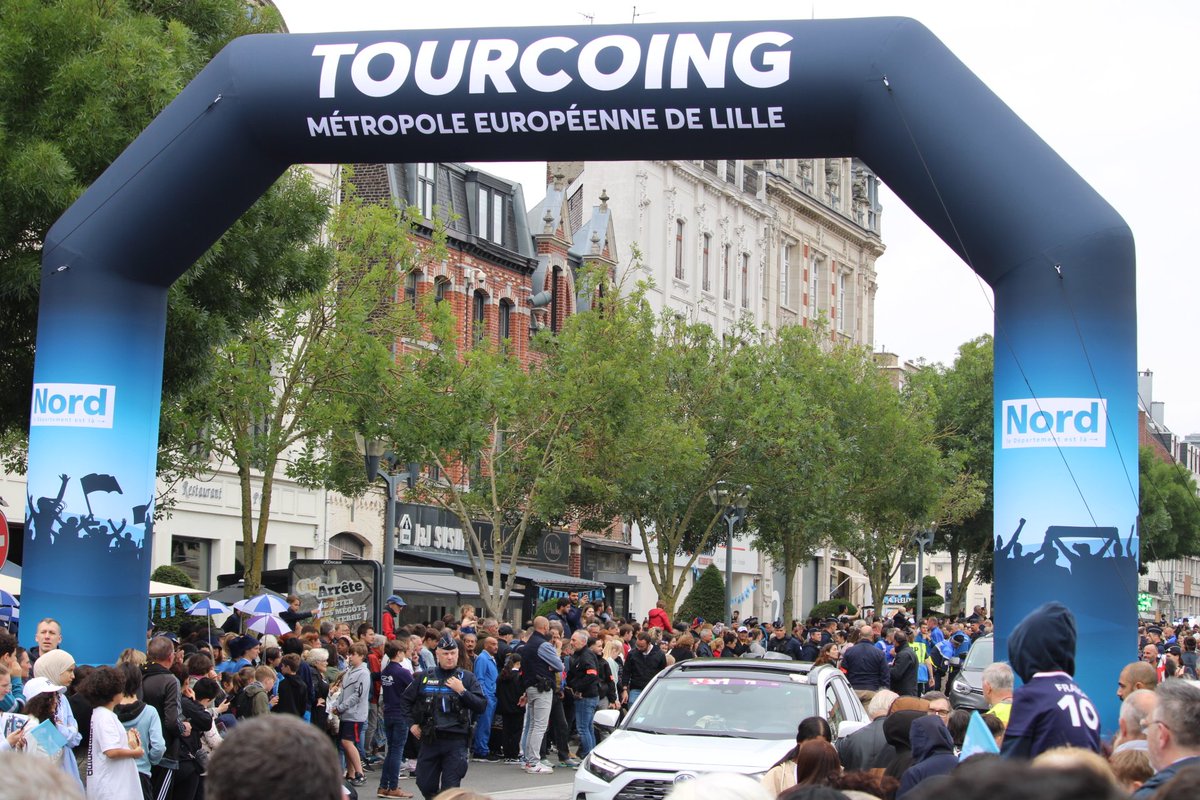 LordLanderfox's tweet photo. 🔥 Aujourd'hui, j'ai eu la chance de voir les différents porteurs de la flamme olympique dans notre belle et grande ville de Tourcoing ! 🌟 Quelle expérience incroyable !

Tourcoing, tu déchires ! 🔥🏃‍♂️🏃‍♀️

#tourcoing #jeuxolympiques #jeuxolympiques2024 #Nord #departement59 https://t.co/2PWAhnNYGR