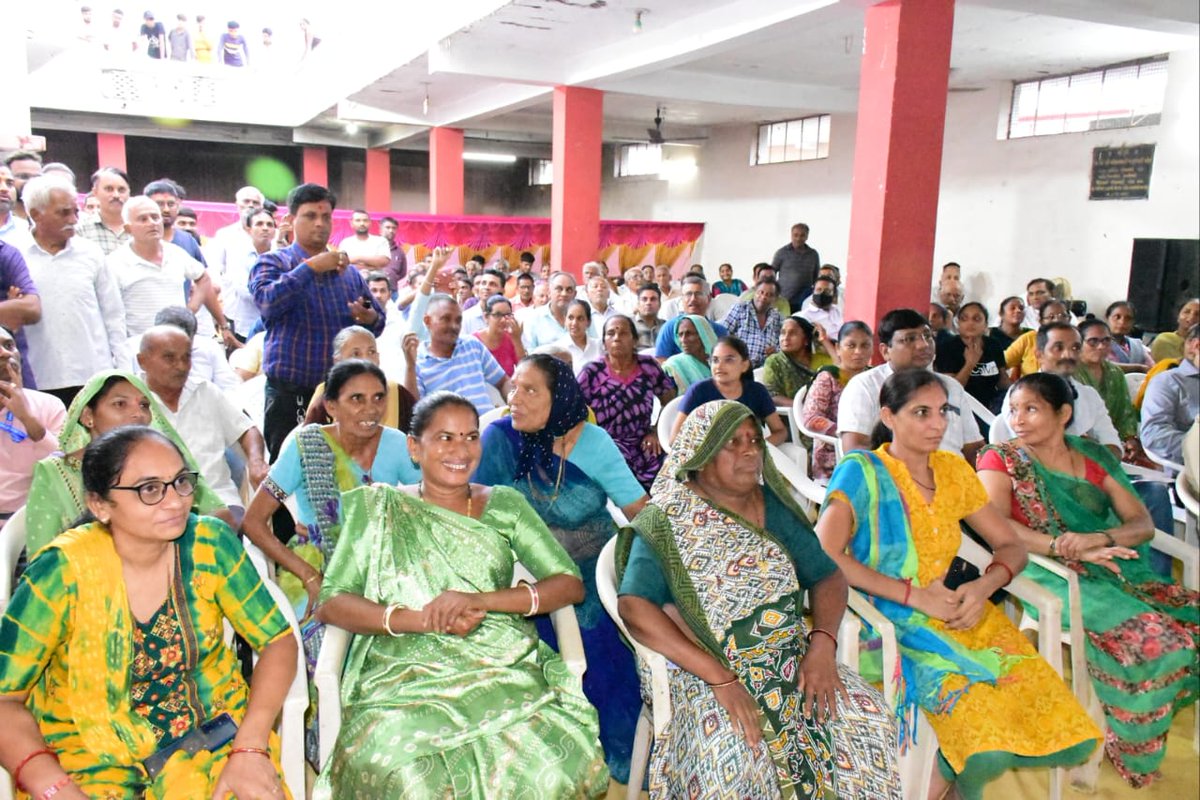 આજરોજ આણંદ તાલુકાના મેઘવાગાના, ગામ ખાતે રાત્રિ સભા કરી ગામના લોકો સાથે સંવાદ યોજી વિવિધ પ્રશ્નો સાંભળ્યા તથા ત્વરિત નિકાલ કરવા હાજર સંબંધિત લાઈન ડિપાર્ટમેન્ટને સૂચના આપી.