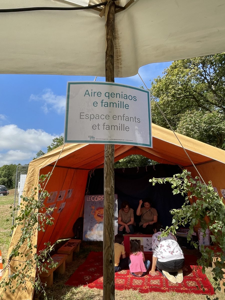 📸 Ribotée d’imaijes!
La Galézie en Devarinade 2024
O la Vile és Caoze-Galo de l'#institutdugalo

Je v’ermercions tertout d’avair të ilë e d’avair prinz part a este journée de permiere-la !😁

Merci bel e ben @Gallesieenfete

<a href="/regionbretagne/">Région Bretagne</a>
@ille_et_vilaine

#gallo