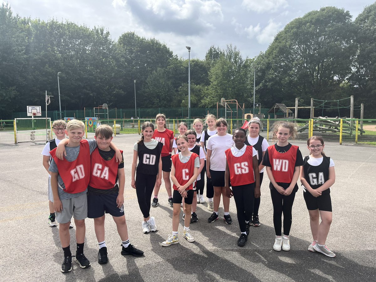 What a team! Fab fun tonight at netball 🏐 #lscpsnetball