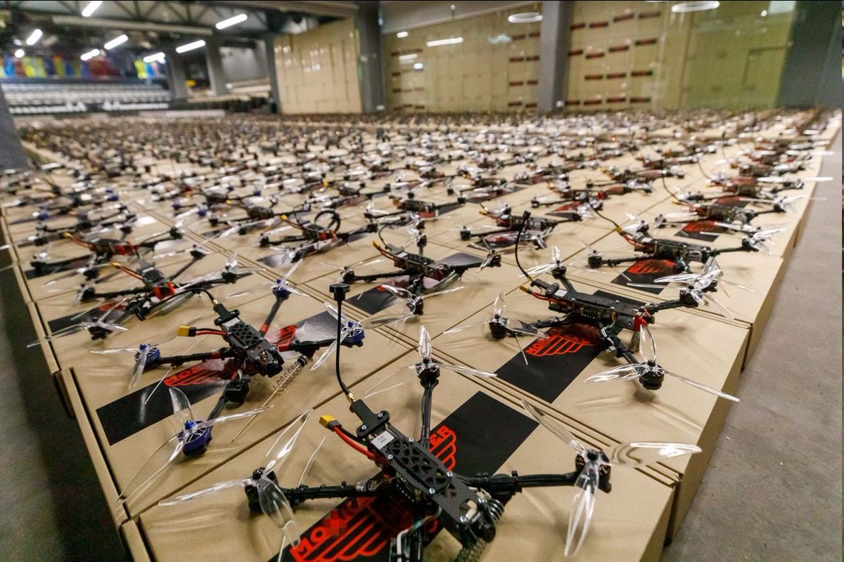 Юрій БІРЮКОВ:

Дуже терміново запрошую в коментарі експертів з питань піару та розкладання дронів! Ви зможете детально обговорити всі нюанси та аспекти волонтерської роботи, що добро треба робити тихо та що не потрібно розкладати допомогу для фотосесії!

Взагалі... я не знаю, які