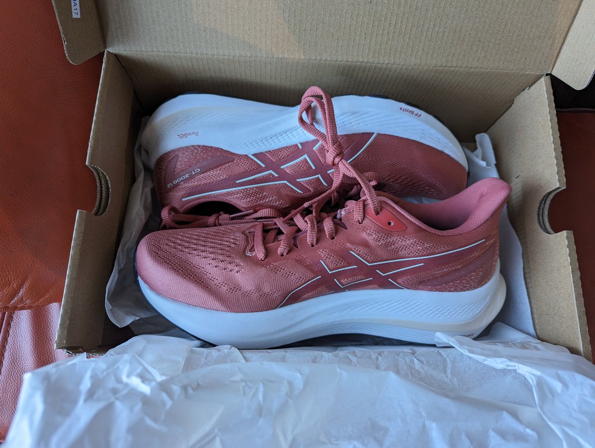 renchyz's tweet photo. New shoes to boost the running journey! 🏃🏼‍♀️ What a difference a nice pair of shoes make, thanks @ASICSeurope 🫡

Oh, and found the lucky duck as well!!! https://t.co/VqwaQVG4pJ