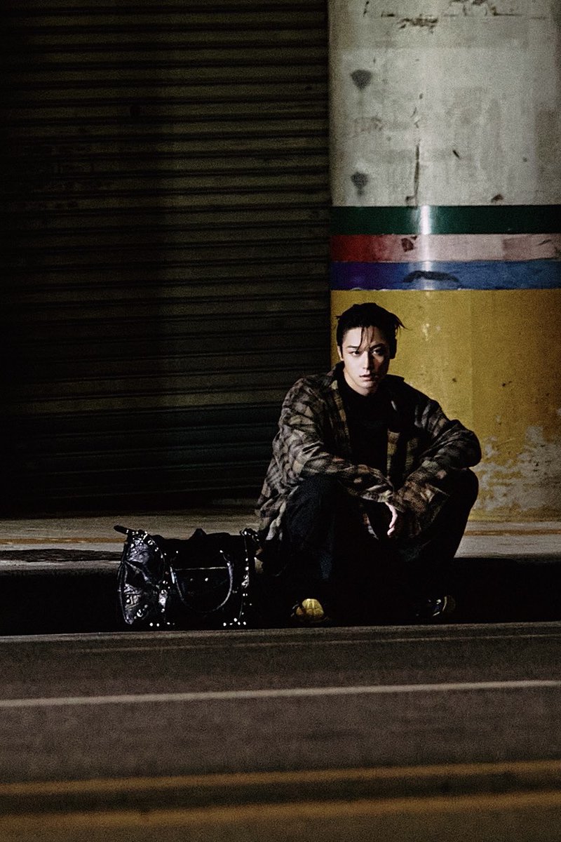 dailyljy's tweet photo. juyeon's romantic outlook on life

"in the past, i used to think a lot about how i wanted to be the best. however, now i'm just enjoying my life in my 20s, and i've become someone who loves their life and beyond that someone who can influence one another. working hard in life but also having fun, as well as sharing love and energy with each other. so i also enjoy my life, but i also hope that those who care for me enjoy seeing me like this"

#주연 #더보이즈