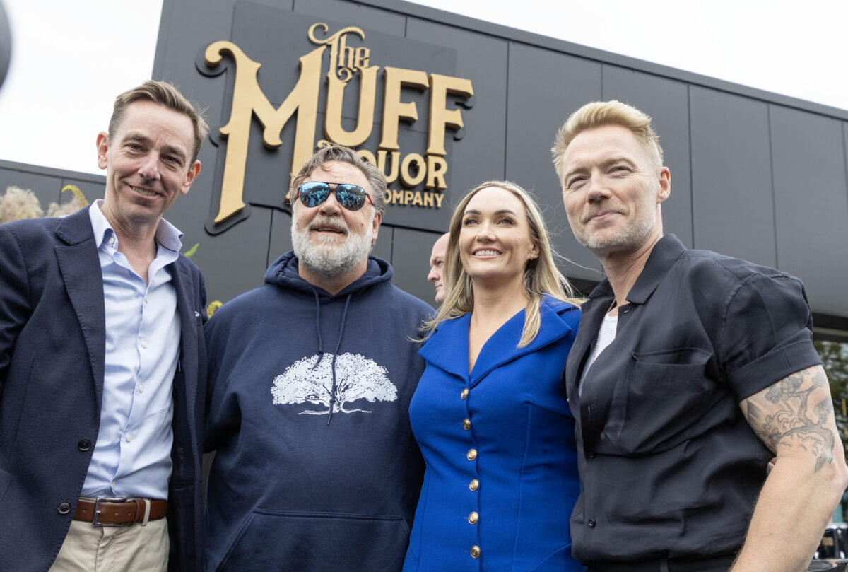 DonegalDaily's tweet photo. Hollywood buzz in Muff as Russell Crowe and star pals raise spirits! - https://t.co/4NdCf9IKJG https://t.co/xlkop2UUV6