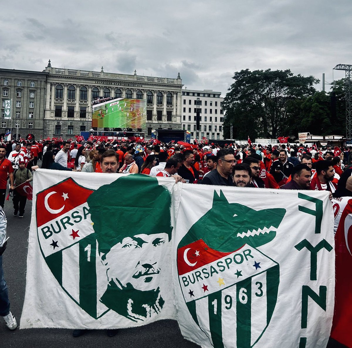 bsmedya's tweet photo. Leipzig’de, Milli takımımızın yanındayız. 🇹🇷 https://t.co/ljJq1wCsya