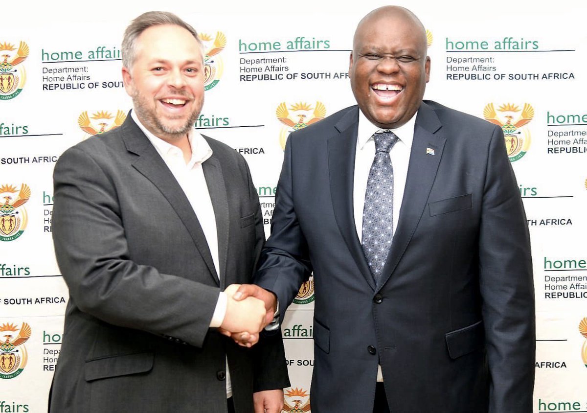 Leon Schreiber tweet media