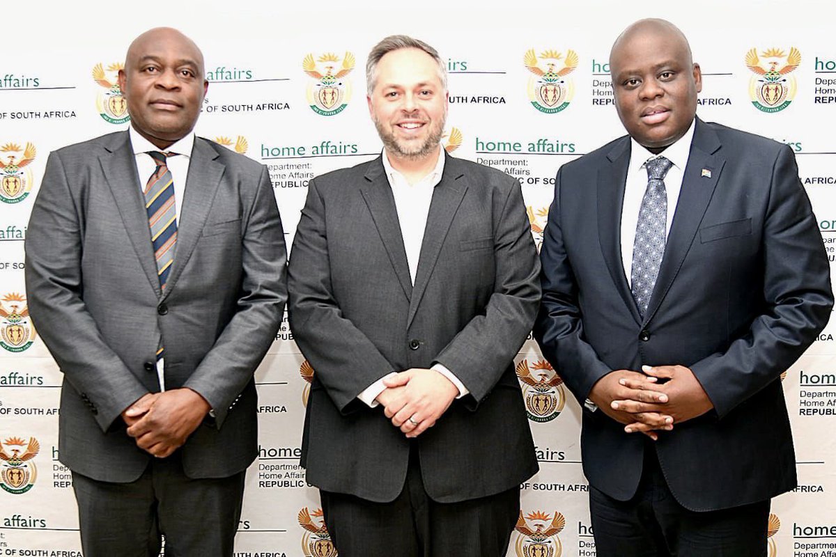 Leon Schreiber tweet media