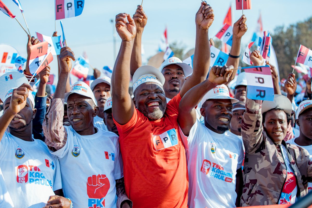 rpfinkotanyi's tweet photo. “There are people who do not understand how as  many people as you come together with the aim of building our country. Many often say that we coerce people to come here. But if using force brings so many people who are happy with what they are doing, I tell those people to try it themselves and see what the result will be. They should try it in their own places, use force to gather as many people as are gathered here and see the consequences. But what all this means is that they do not yet understand the uniqueness of Rwanda. We have uniqueness, we have unity, and we have integrity.” 

Chairman Kagame | RPF Presidential Campaign - Kirehe District.