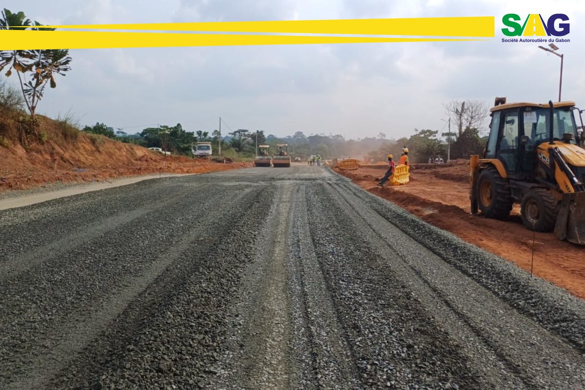 SagGabon's tweet photo. 🚧 Les travaux avancent ! 🚧 

La Société Autoroutière du Gabon poursuit sa mobilisation et ses efforts sur le premier tronçon de la Route Nationale 1 afin de fournir aux #Gabonaises et aux #Gabonais une route fiable, confortable et sécurisée. 

Les travaux routiers ont été au cœur de nos activités ces derniers mois :

✅ Avancée significative des travaux de structure avec la construction de plus de 60 % des dalots sur les côtés droits et gauches de la route
✅ Poursuite des travaux de consolidation du sol avec des colonnes drainantes pour optimiser l’évacuation des eaux
✅ Achèvement à plus de 75 % des couches d'enrobé (EME) sur le tronçon PK24-PK105 et à 100 % sur le tronçon PK41-PK105 
✅ Construction de fossés longitudinaux afin de lutter contre les inondations
✅ Édification de murs de soutènement pour renforcer la stabilité des talus et la sécurité de la route 

Découvrez ci-dessous des photos illustrant l’avancement de nos travaux.

🛣️ Bien plus qu’une #route !