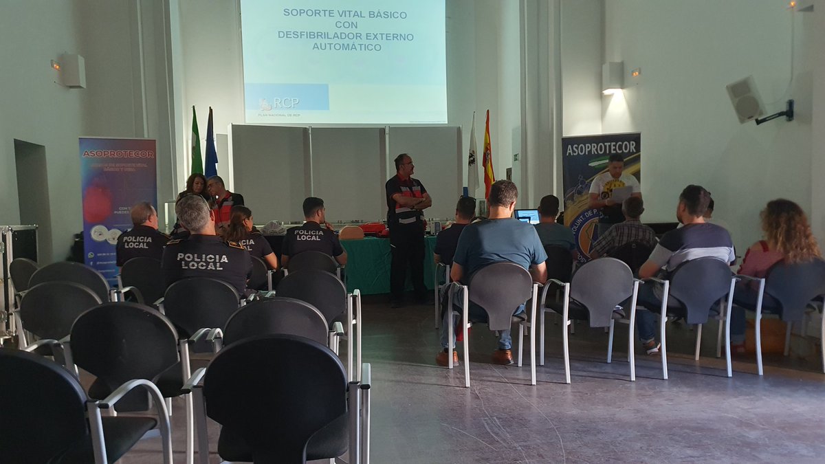asoprotecor's tweet photo. Hoy hemos estado dando formación de Rcp y Desa a los miembros de la policía local de Aguilar de la Frontera y al personal del ayuntamiento.
#Autoprotección
#Sindicato CSLA
#ASOPROTECOR EMERGENCIAS https://t.co/PUVaCfU6Bb