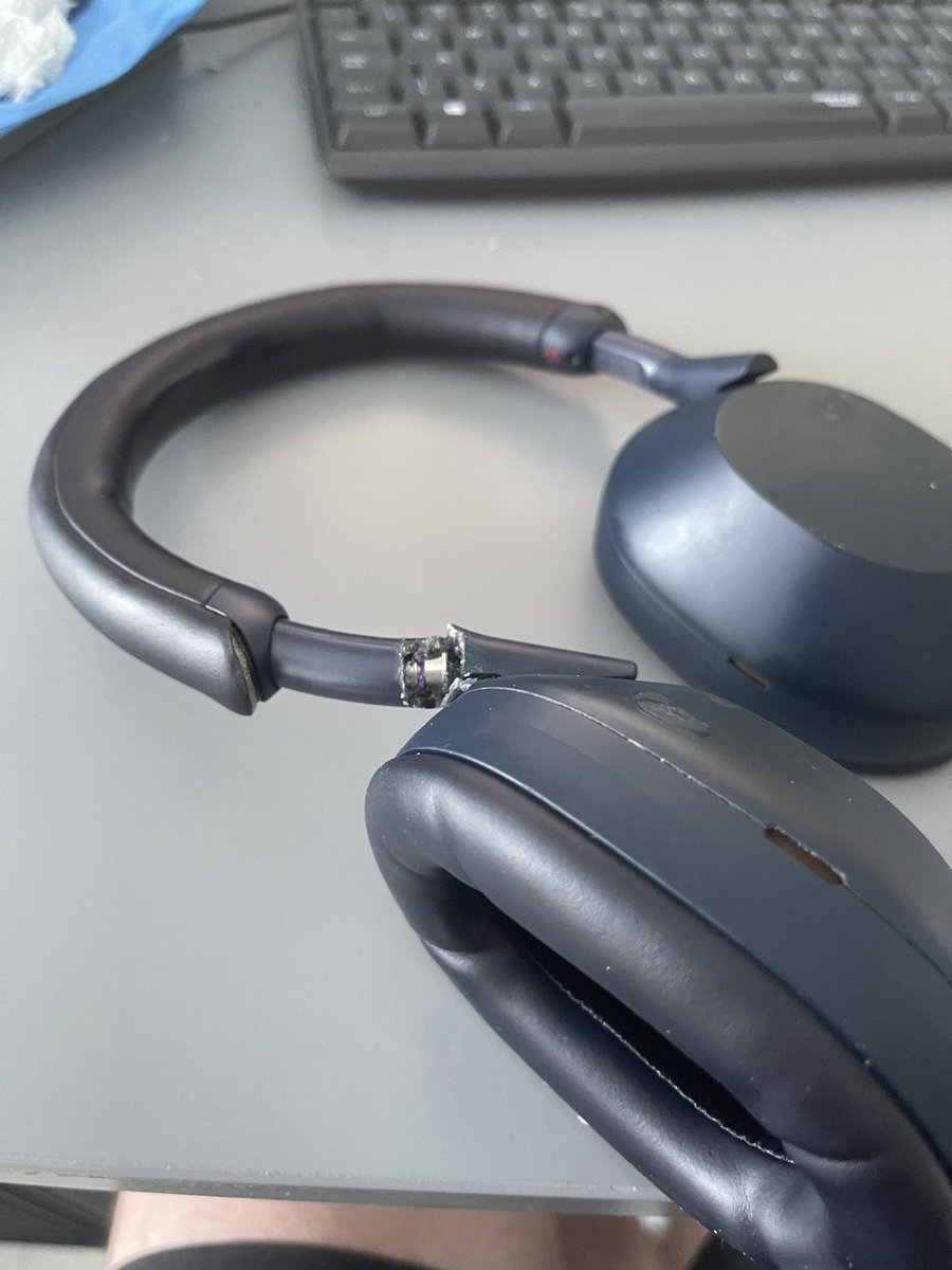 Expensive Sony 1000XM5 after just a few month of careful use 🥲thin &amp; cheap plastic (I am sure it's the planned obsolescence, XM3 and XM4 were good) - my last <a href="/Sony/">Sony</a> product ever. Any hints for a better wireless noise cancelling headsets?