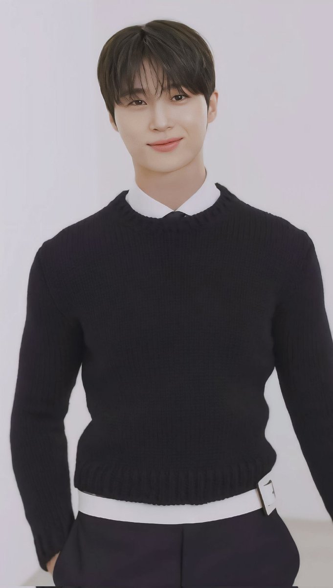 dots ceritanya saya baru saja selesai photoshoot dan mau bersih-bersih, tapi sebelum itu saya juga butuh massage, mungkin ada yang bersedia imagine dengan saya? (tapi saya selective, so keep it as a secret ok?)