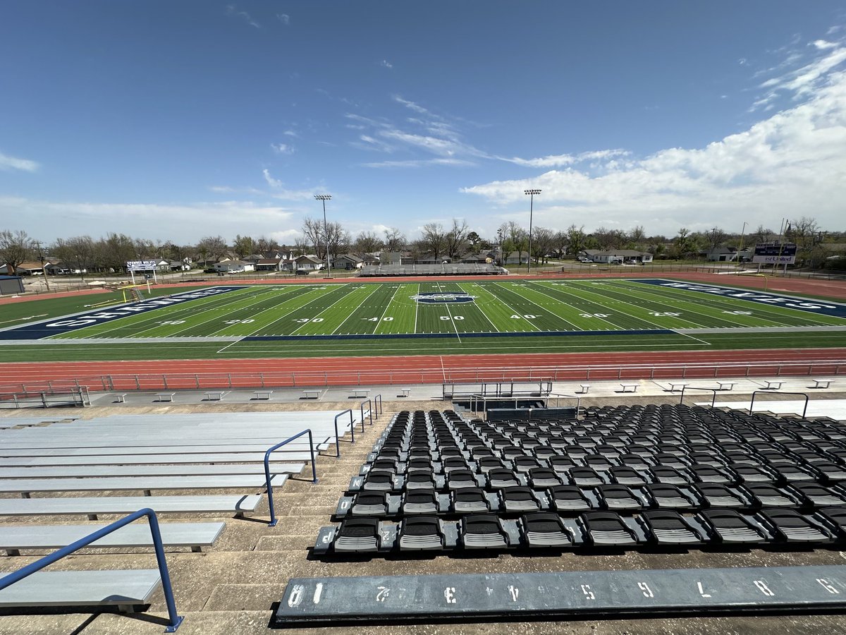 Dax Leone tweet media