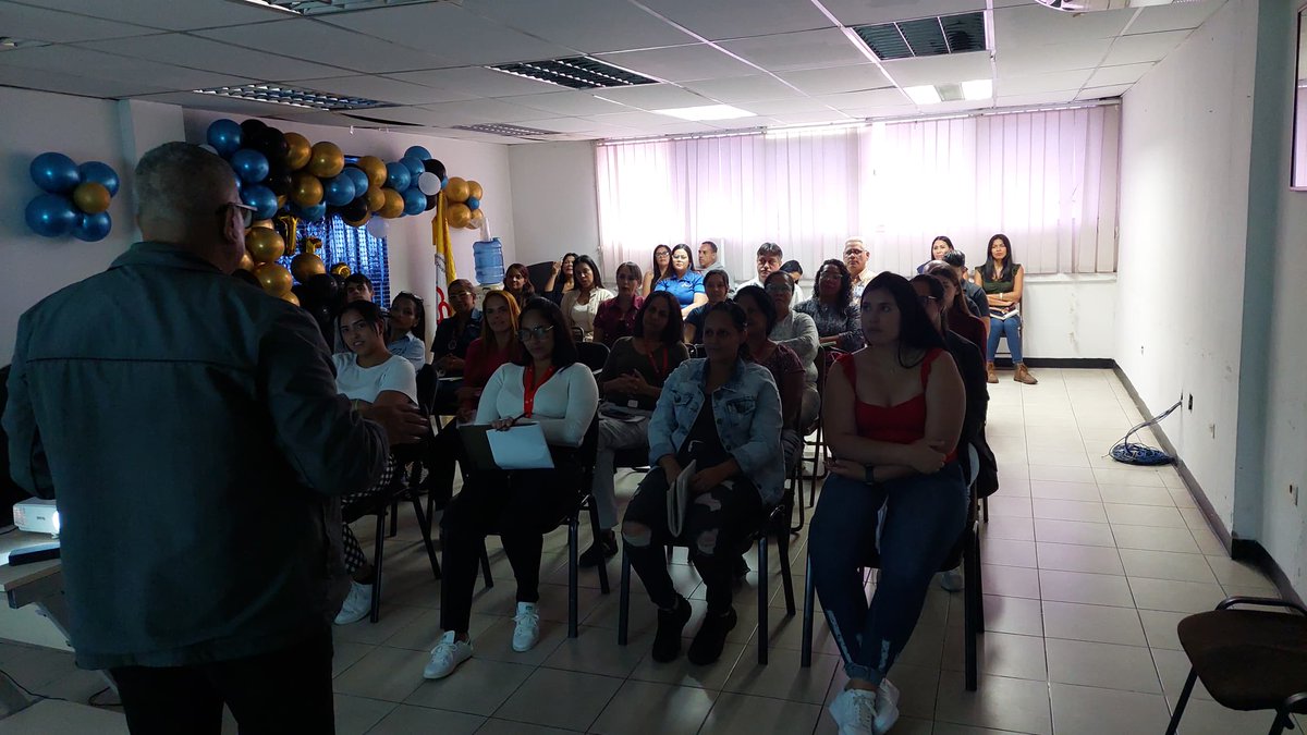 MinSaludVE's tweet photo. #Ahora | Desde la Sala de Reuniones de la Dirección General de Investigación y Educación para la Salud Integral, se lleva a cabo un Taller de Protocolo y Ceremonial del Estado Venezolano.

#JuntosPorCadaLatido
#OrgullosoDeSerVenezolano
@NicolasMaduro 
@MagaGutierrezV https://t.co/yTt2NveSmR