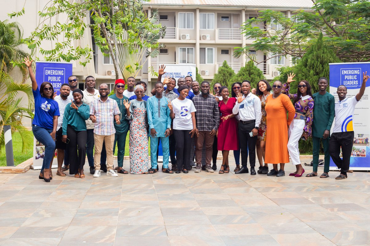 EPLeadersgh's tweet photo. How can Ghana's public sector utilize AI for effective service delivery? Dr. Vandyck Lomotey engaged our C5 Fellows during a Deep Dive session, discussing how technology and innovation can solve public sector challenges. @MastercardFdn 
#technology
#publicservicefellowship https://t.co/4YsoqTCeui