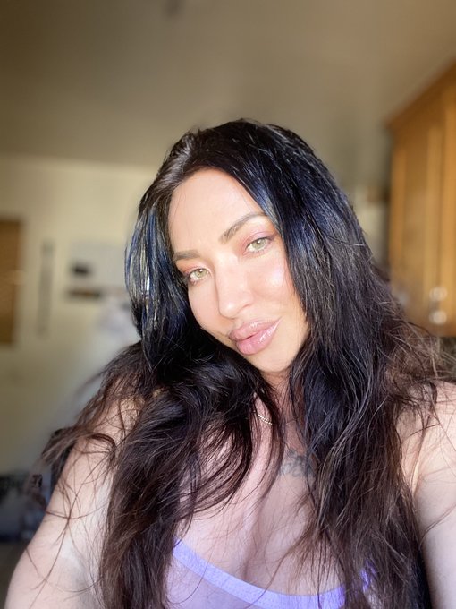 🐽 Just oinking my filthy ass around like the doating Muscle MILF that I am&hellip;  Catch a glimpse into my