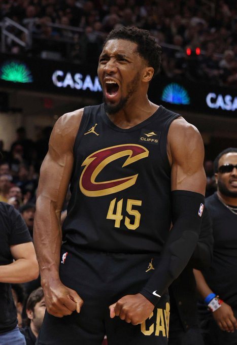 _CatchAndShoot_'s tweet photo. Donovan Mitchell se queda en los Cavaliers firmando la extensión máxima de tres años y $150M. https://t.co/HqNJIsEzYb