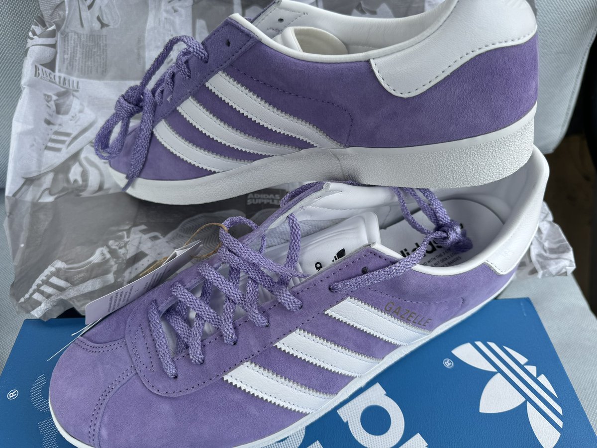 adida2mt's tweet image. adidas Gazelle 85 UK10 apparently called magic lilac. To me they are the purple gazelles. BNIBWT £99 TYD RTs 🙏 (the tissue paper, the sticker the box 💜)