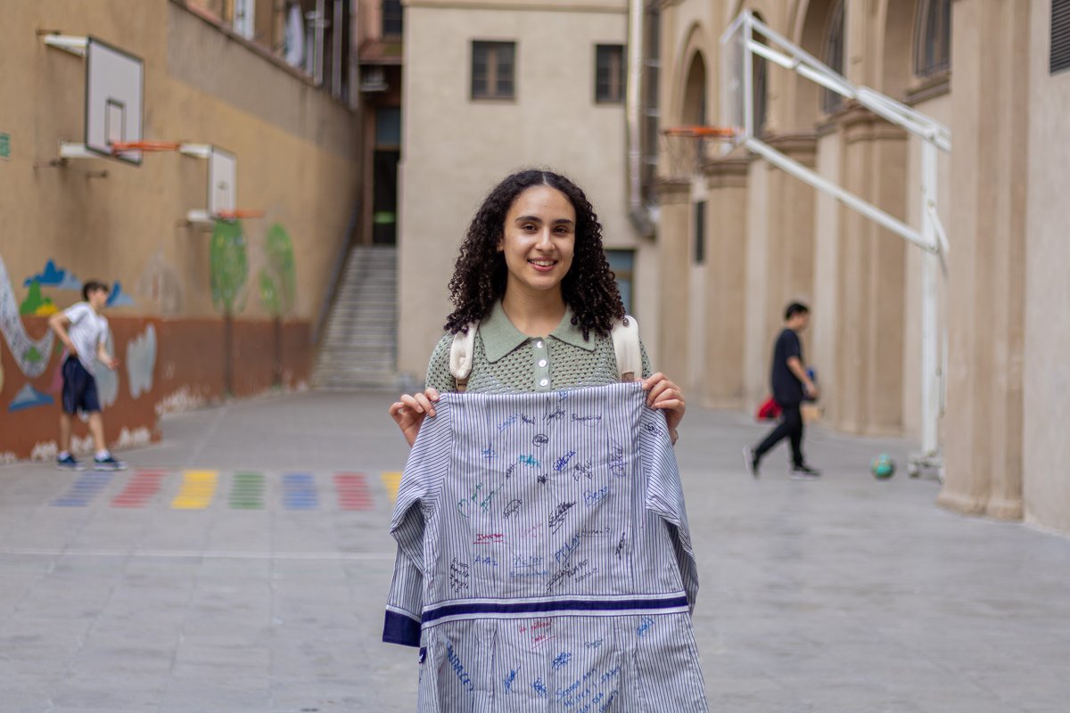oriolcuerva's tweet photo. "Vaig anar a l'Escola Pia Sant Antoni des de 1r de primària fins a 3r d'ESO, quan vam venir al Masnou". - Hassna Alattar

El canvi d'escola dels fills, que comporta la pèrdua d'amistats i arrelament al barri, és una conseqüència directa de la gentrificació. https://t.co/pJsyST5bsi