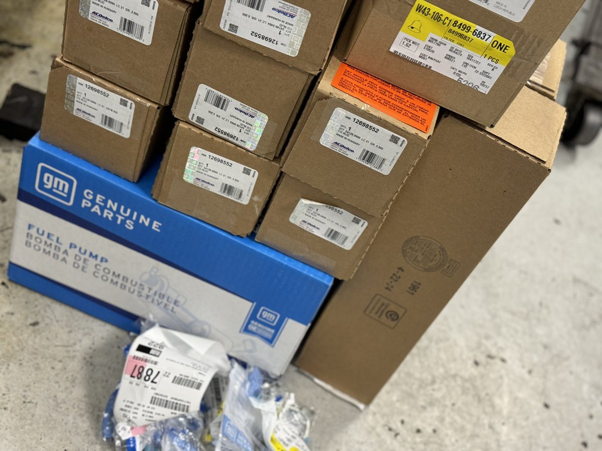 DuramaxNews's tweet photo. While the DemonWorks YouTube channel is mostly 3.0 Duramax focused…. The bills are paid repairing the 6.6 Duramax… #L5P #metalshavings #fuelsystem #demonworks https://t.co/F1jND2OL5E