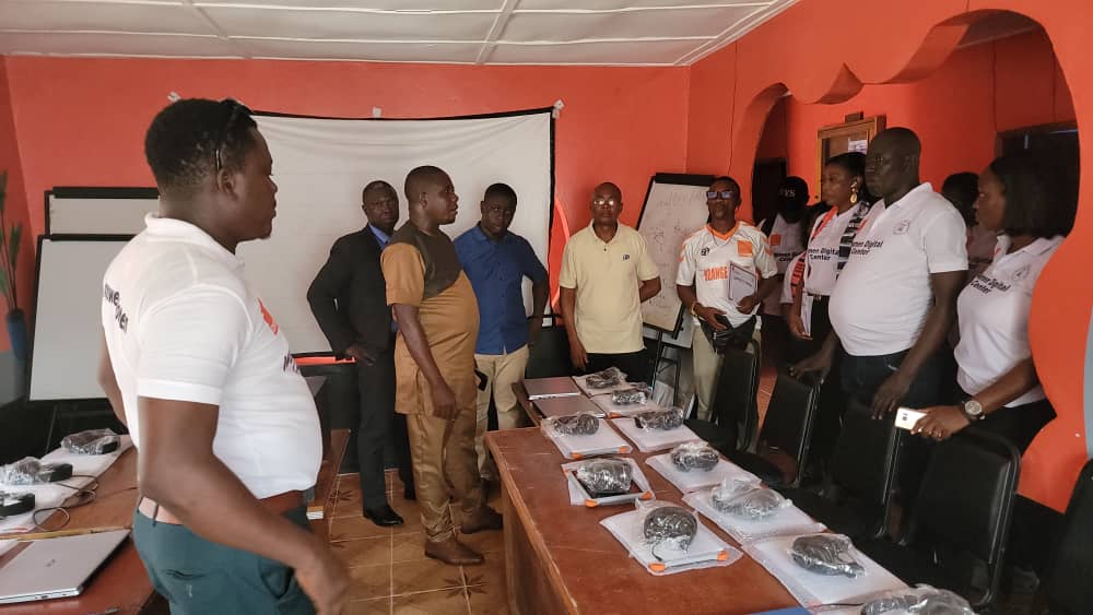 JayB11247's tweet photo. So exited for the launching of x2 Orange Women Digital Centers in Kenema and Makeni. A dedicated space designed to empower women through ICT and lifestyles trainings. Watch out for the launching of 2 more centers near you soon!!! #OSL #OSLFOUNDATION #BecauseWeCare https://t.co/iVH1QO6FEm