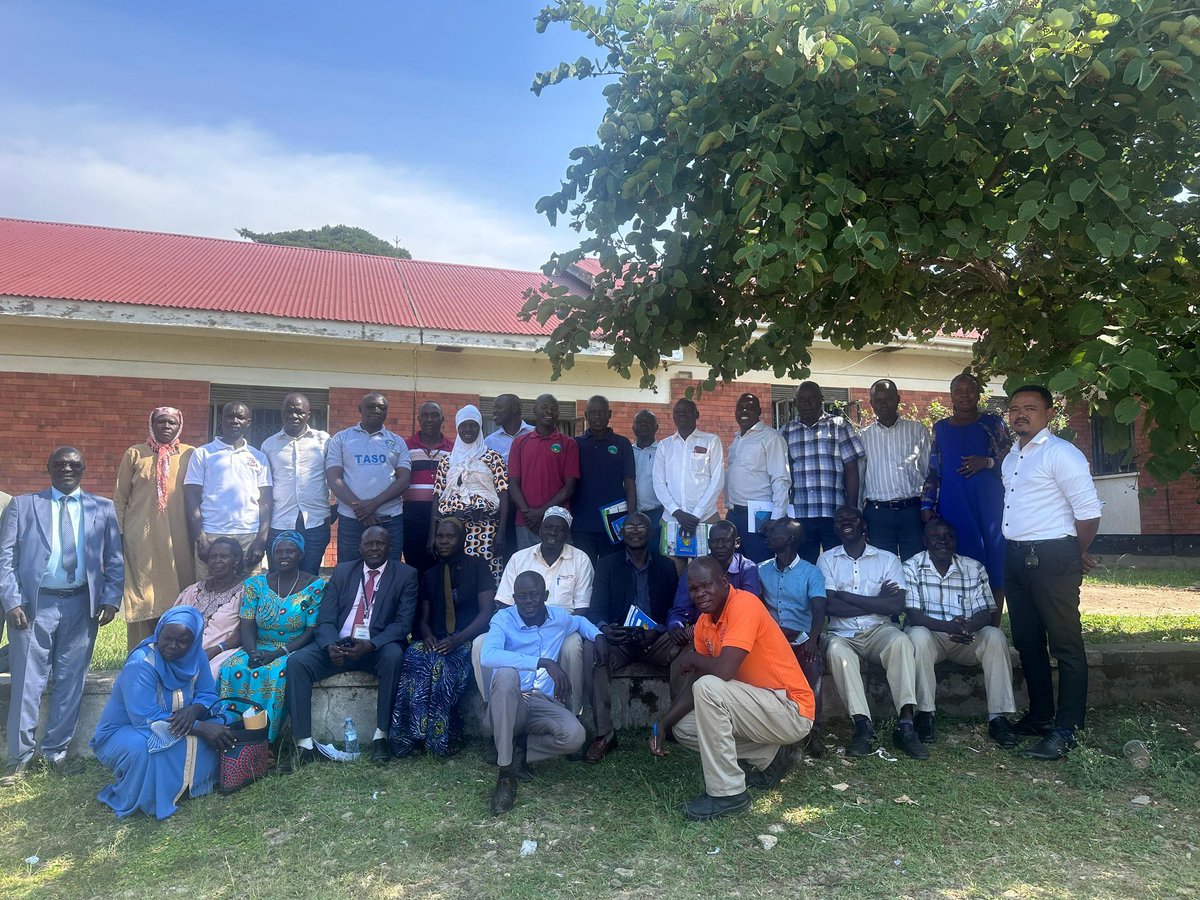 Today, with Drs. Tom Aliti and <a href="/rutayisire_/">Rutayisire</a> we oriented District Leaders of Koboko on the training of Community Health Workers slated for 1st August 2024. In attendance RDC, LCV, MAYOR, CAO  COUNCILLORS, and Heads of Departments
District grateful to MoH leadership for selection