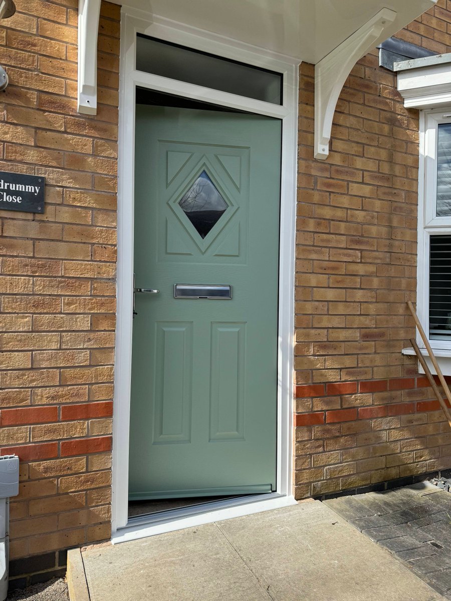Verysecuredoors's tweet photo. Rockdoor Cottage Diamond in Chartwell Green fitted in #Derby @rockdoorltd https://t.co/AZ2lqMVLIx #rockdoors #rockdoor #compositedoor #compositedoors #frontdoor #frontdoors #homeimprovement https://t.co/TsTJmH5OGh