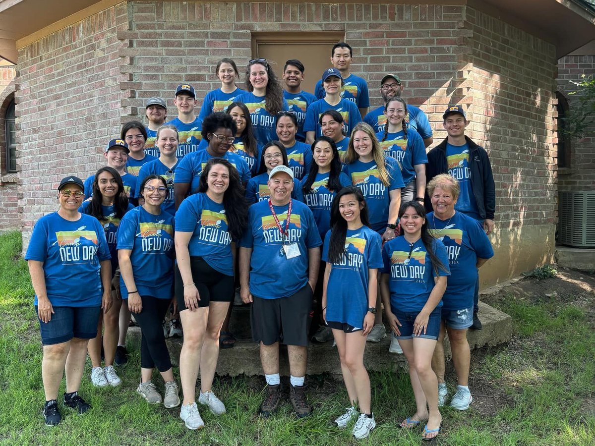 TTUHSCSOP's tweet photo. In June, @TTUHSCSOP faculty, students and alumni volunteered their time at Camp New Day, a non-profit summer camp for children with diabetes. During the camps, our students served in the role of medical staff/cabin counselor. #MakeADifferenceMonday https://t.co/XTDfKLSRRe