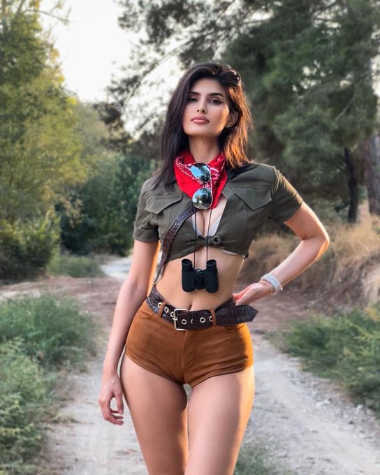 What cosplay should I do? https://t.co/ENtwXEHDi2