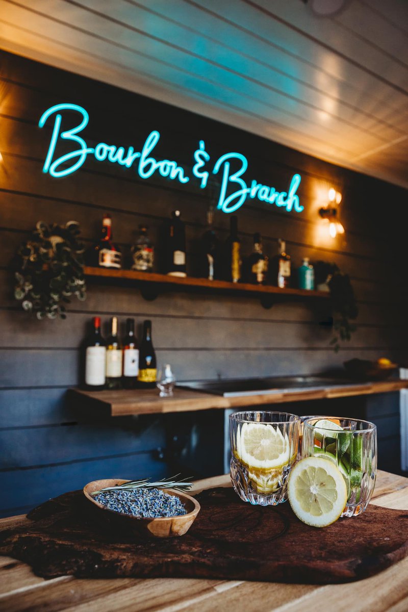 services5686's tweet image. Our unique alcohol catering service ensures your event has a well-stocked bar with various drinks to satisfy everyone’s taste. Call us to learn more! #AlcoholCatering #SpringBranchTX
mobilebartendingspringbranch.com/alcohol-cateri…