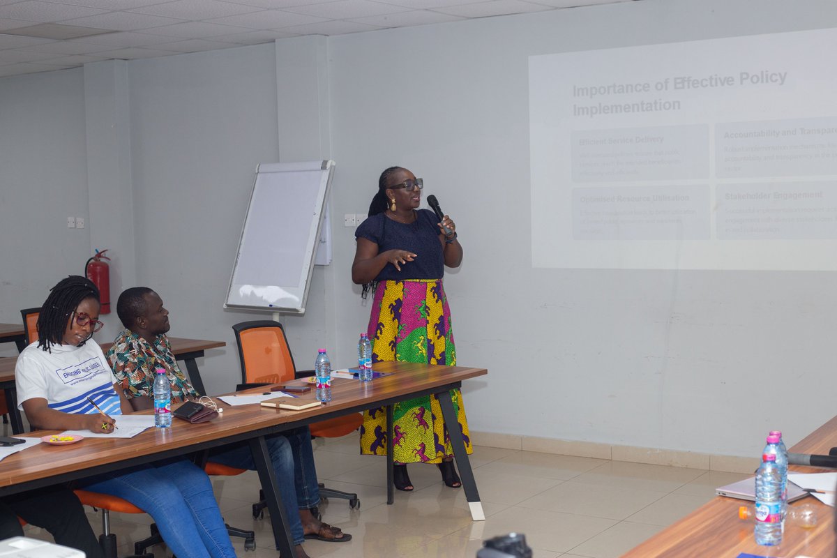 EPLeadersgh's tweet photo. Fellows also engaged in a discussion with our Gender and Research Manager, Efua Turkson, on comprehensive policy assessment strategies and Insights, gaining valuable knowledge and practical approaches to enhance their understanding on the implementation of effective policies. https://t.co/2VC9tTfIWP