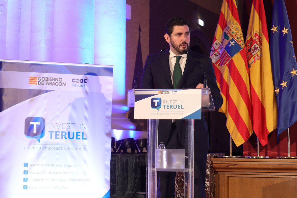 GobAragon's tweet photo. 🚄 @_a_nolasco reclama las ayudas al funcionamiento al 20% y el Corredor Cantábrico-Mediterráneo para facilitar la llegada de inversiones a Teruel

➡️ El vicepresidente primero ha clausurado la presentación de 'Invest in Teruel' junto a @CEOEAragon

📎 https://t.co/99qq6bpM6Q https://t.co/ruvMsAU6GQ
