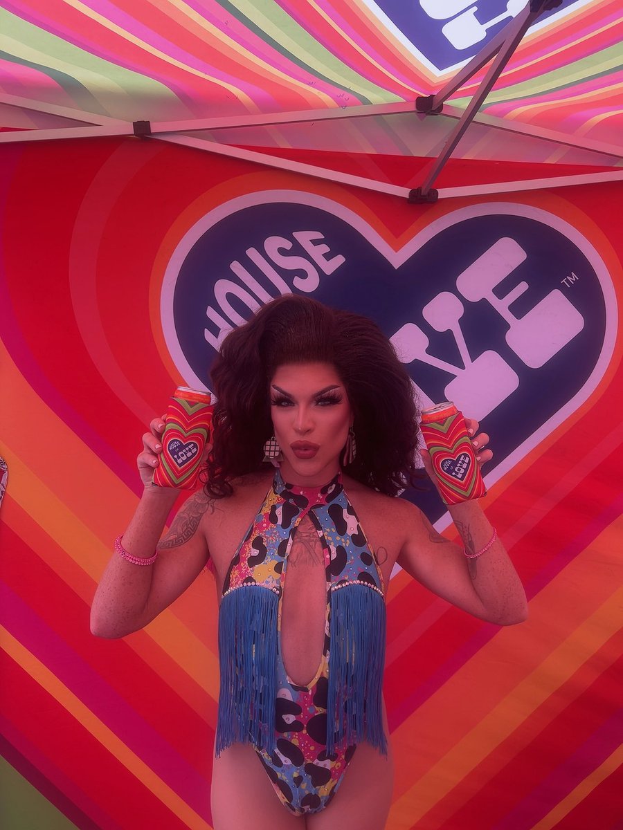 Ariel Versace tweet media