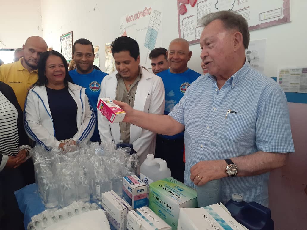 johanyanez85's tweet photo. Hoy Martes acompañamos al Gobernador @MorelRodriguezA durante su gira administrativa a los ambulatorios de los cocos y achipano #Mariño así como puerto moreno #Maneiro , todos fueron dotados de insumos para la atención de los habitantes del sector, seguimos trabajando!
#Clebne https://t.co/SP14NLsbwe