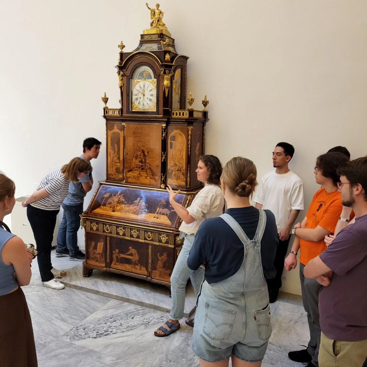 NG_JGU_Mainz's tweet photo. Mit 16 Studies erkunden wir die kaiserliche Residenzstadt Wien, spüren der Rolle von Ökonomie am Hof nach - und laufen uns die Füße platt. Stimmung passt hier. Danke an @VFGMainz und die Freunde der @uni_mainz, die die Exkursion fördern! https://t.co/SawZU72Clh