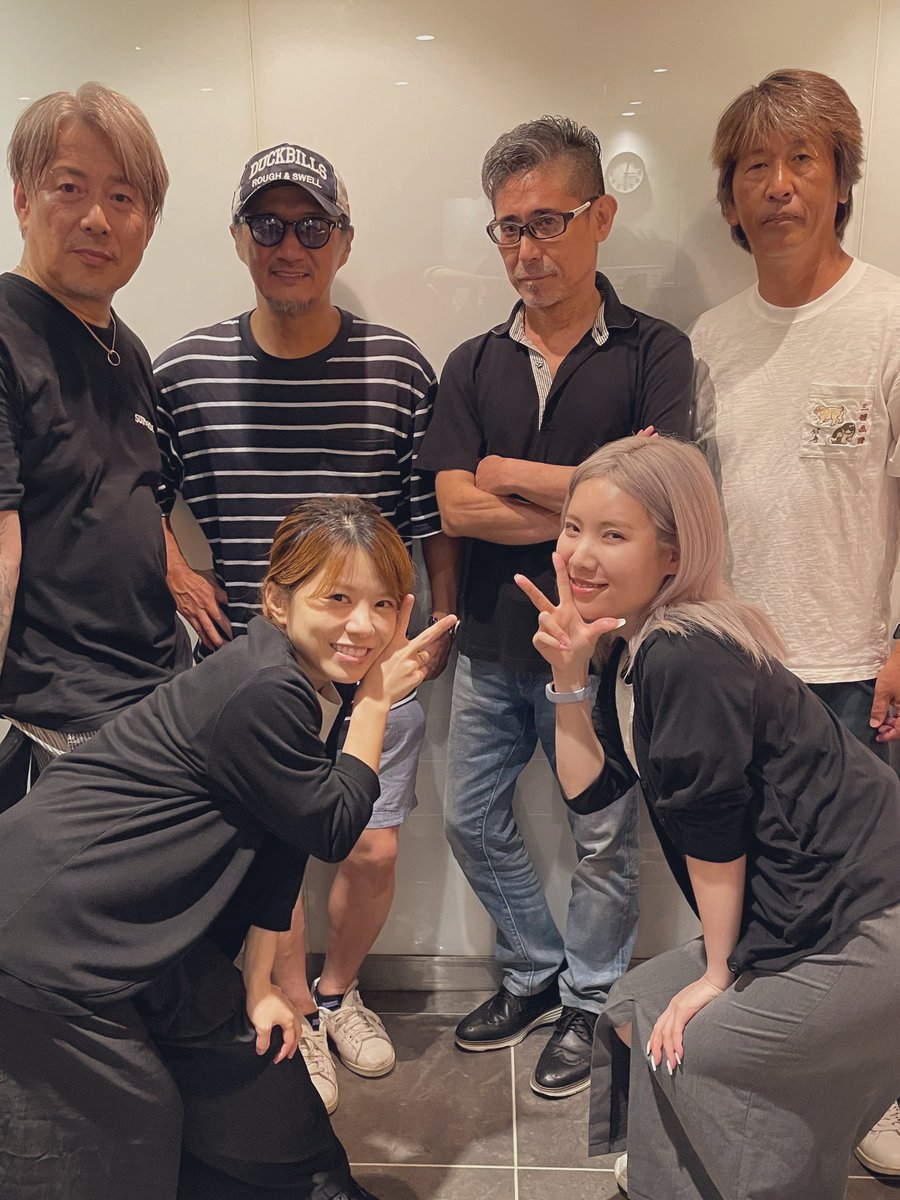 office_RUMOR's tweet photo. 久々の全員集合^ ^
熱い夜を過ごしておりました https://t.co/dSleXXMt4V