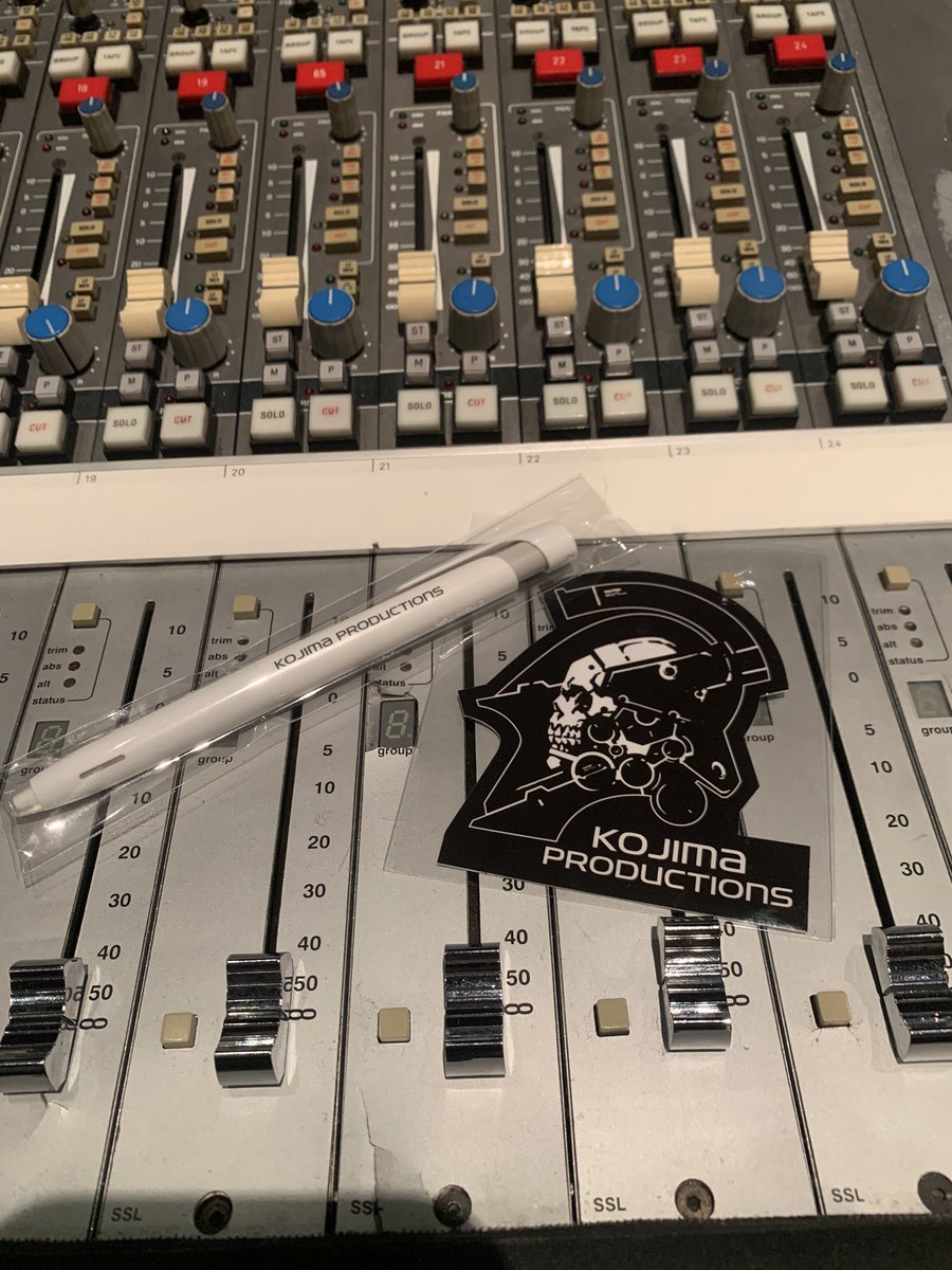 Thank you for the gifts <a href="/HIDEO_KOJIMA_EN/">HIDEO_KOJIMA</a> !!

私はメタルギアソリッドで育ったので、これは私にとって特別なことです