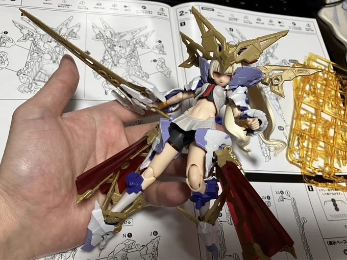 バスタードールパラディンを組んだ ウム、相変わらず超組み易くて良いキットじゃのう… ただ全部に共通して言えるんだけど フルアーマー装備にするとマジで可動が死ぬのがね… パラディンはもうコレ肩がさ!上がらないんですよ! まぁフルアーマーの定めっちゃそうなんだが