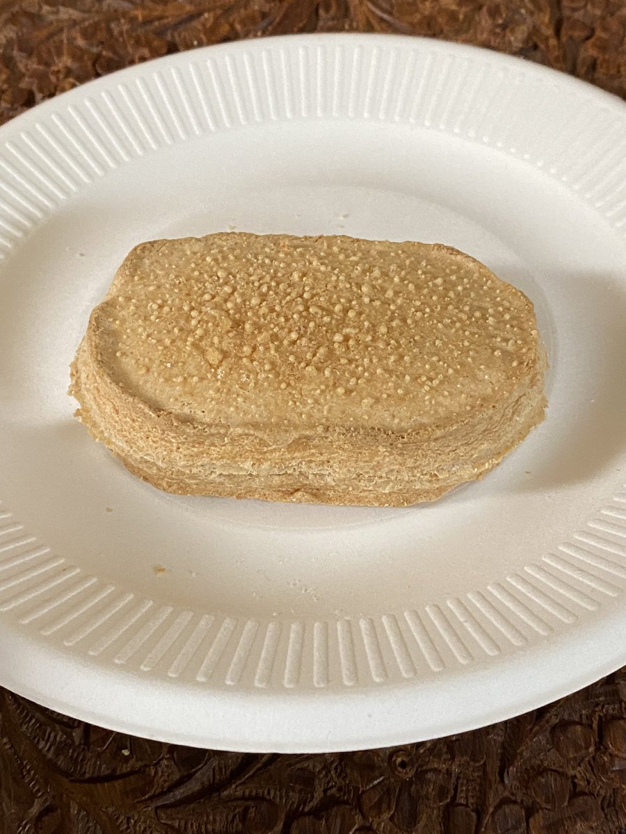 icemantorao's tweet photo. #Chateraise #Dacquoise
I ate this European baked sweet from Chateraise
Soft sponge baked meringue is filled with coffee cream and making for a deliciously sweet
It went well with coffee
I liked this Dacquoise https://t.co/nvDKpLhoF1