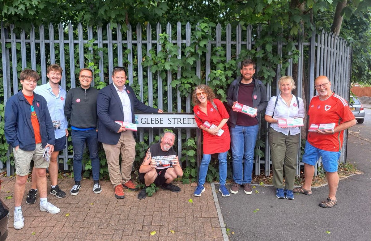 LeoHolmes1999's tweet photo. A lovely time on the doors this afternoon for @KanishkaNarayan in Gibbons Down! ๐น
Itโs crunch time in the election period, letโs keep going, and ensure a life changing Labour victory on July 4th ๐น
#Change24 #LabourParty #GeneralElection2024 @SDoughtyMP https://t.co/gXGDq06oZo