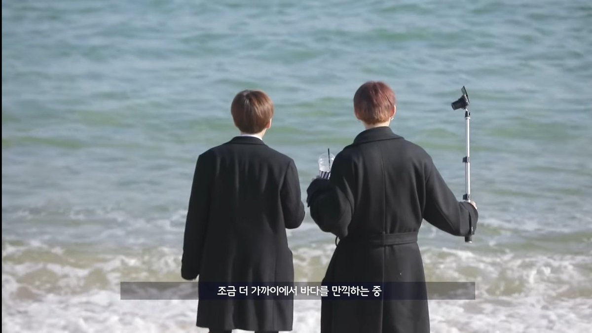 taejunsource's tweet photo. "do you think we're soulmates in every universe?" https://t.co/XFyl4MaAjS