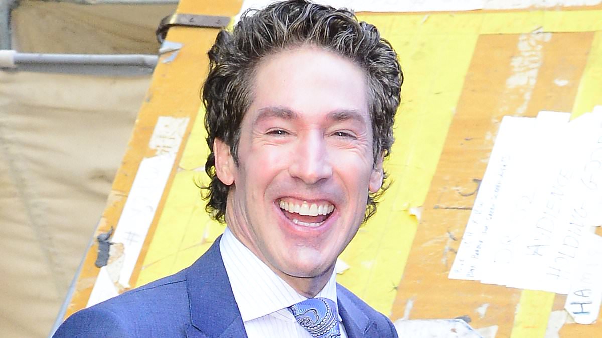 AlteredEgoNews's tweet photo. Televangelist Joel Osteen speaks out after being slammed for 'simple life' tweet https://t.co/wq8475j58H https://t.co/FQKNPlKiWm