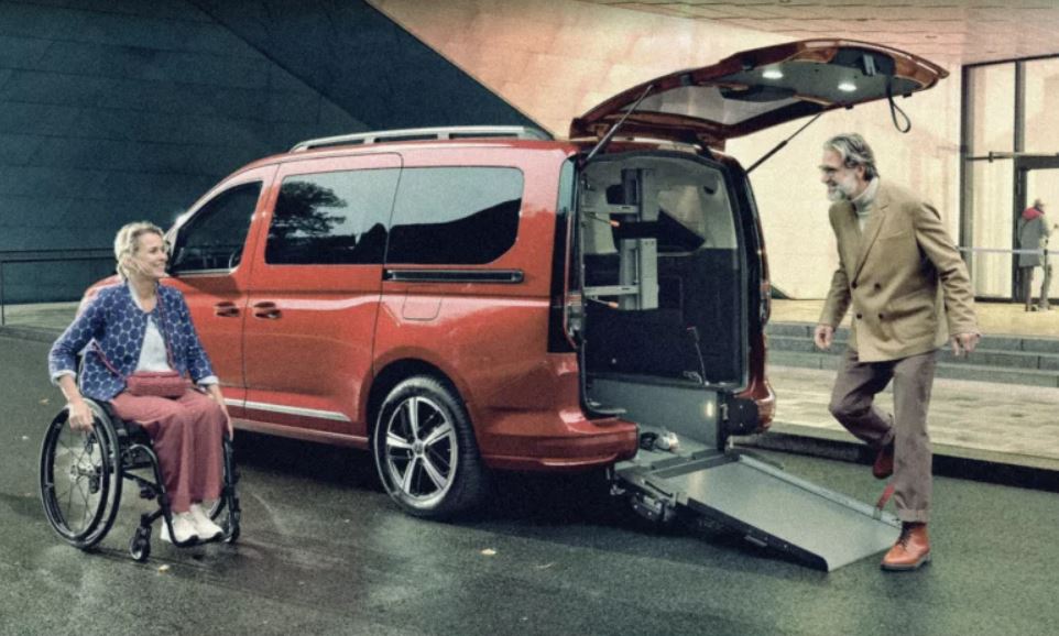 ae_magazine's tweet photo. La société @drivalia participe à la création d’une offre de #location inclusive ➡️ https://t.co/deDXVBLWn6 🦽 #PMR #mobilité #véhicule #partenariat @Handynamic #NEWAV https://t.co/qIdY4nfdqw