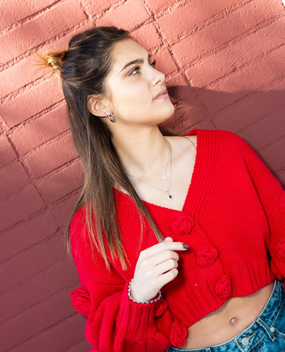 VardysJewelers's tweet image. Happy July! Soak up the summer sun in rubies! July&apos;s beautiful birthstone. Double tap if you&apos;re a ruby lover! ❤️✨️

#julybirthday #rubybirthstone #ruby #julybirthstone