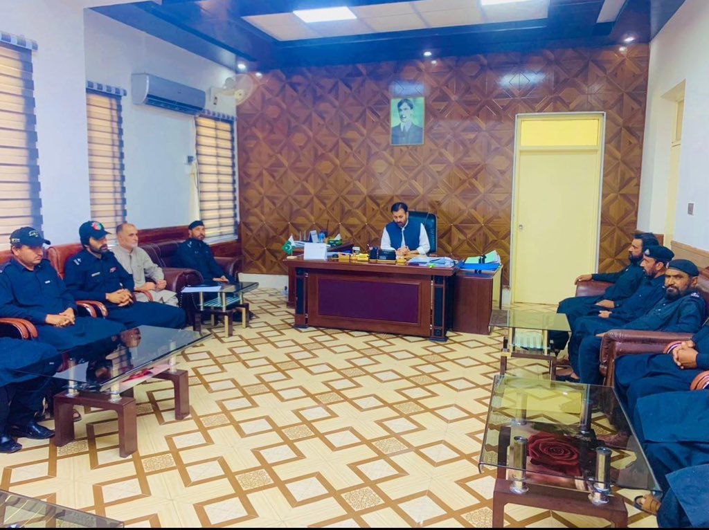 ACArifkhan's tweet photo. Monthly review meeting of law and order.
Special focus on Snap checking, arrest of POs, under trial cases, action against drug mafias…… https://t.co/GLoXdPOpK6