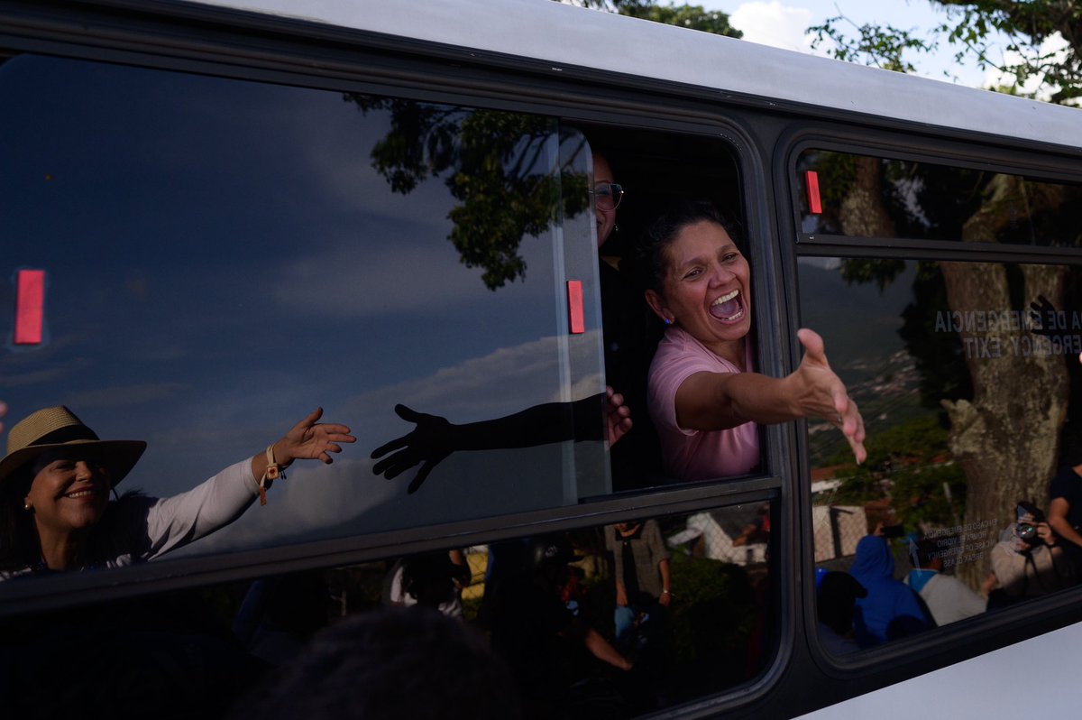Gaby Oráa (@gabyoraa) on Twitter photo La líder opositora venezolana <a href="/MariaCorinaYA/">María Corina Machado</a> saluda a sus seguidores durante un recorrido en el
Estado Táchira, el 28 de Junio de 2024.
REUTERS/Gaby Oraa La líder opositora venezolana <a href="/MariaCorinaYA/">María Corina Machado</a> saluda a sus seguidores durante un recorrido en el
Estado Táchira, el 28 de Junio de 2024.
REUTERS/Gaby Oraa