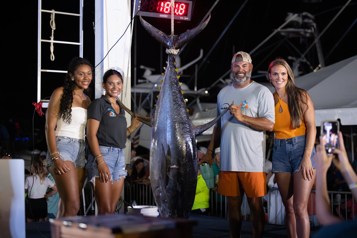 #TunaTuesday | Angler Jaselyn Berthelot and Team Rising Sons seal the deal in the Bay Point Billfish Open 2024 tuna category with a 181.8lb fish! ⚖️😮‍💨👏  

#SportFishingChampionship | <a href="/OluKai/">OluKai</a> <a href="/VikingYachts/">VikingYachts</a> #ManEngines