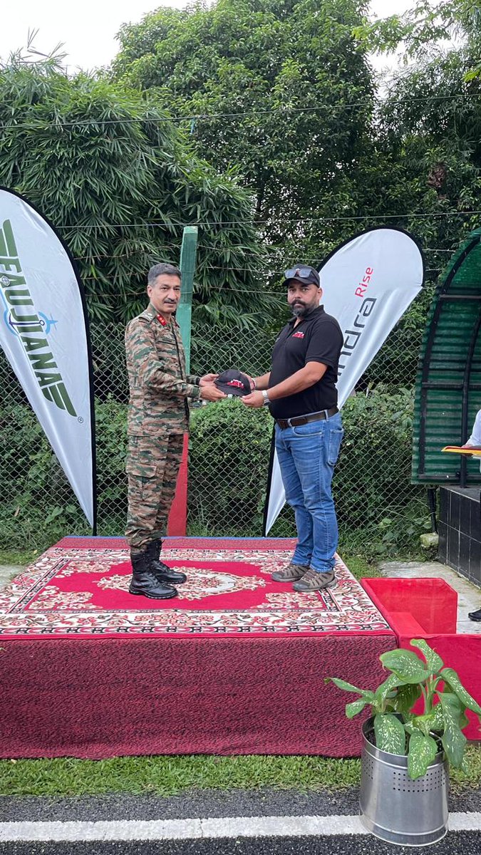 prodefgau's tweet photo. Hearts to Bravehearts Campaign by Mahindra &amp; Mahindra, celebrating #KargilVijayDiwas Rajat Jayanti, was flagged off from Jorhat, #Assam by Maj Gen Deepak Sharma, GOC 41 Sub Area on July 2, 2024.

@SpokespersonMoD
@adgpi
@easterncomd 
@PIB_Guwahati 
@diprassam https://t.co/KnrP8aTqx6