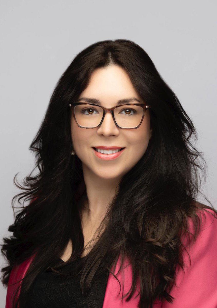 AEjaz85's tweet photo. We are excited to welcome Dr. Raquel Gonzalez-Heredia who is starting this week as our new breast surgical oncologist @UIHealth @UICancerCenter ! She is passionate about patient-centered care and innovative surgical methods to provide optimal oncologic and cosmetic outcomes. https://t.co/yb5pPiVEEb