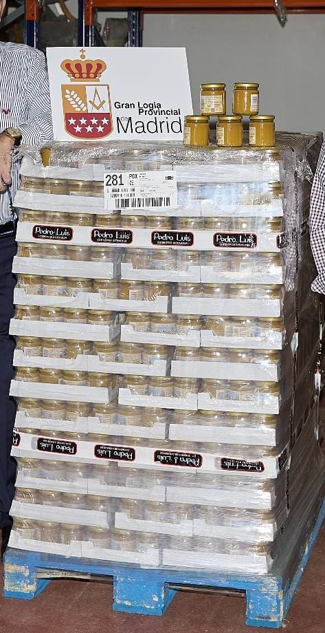 GranLogiaEspana's tweet photo. La Gran Logia Provincial de Madrid culmina con éxito el Proyecto Alexander Fleming, se han donado 120 kg de alimentos al comedor social Paquita Gallego de Madrid, equivalentes a 2.500 €. Esta iniciativa ha estado unida a la creación de Tokens solidarios para recaudar fondos. https://t.co/aZlMkoBgol